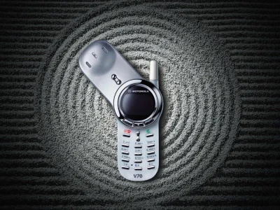 Motorola V70