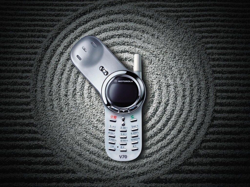 Motorola V70